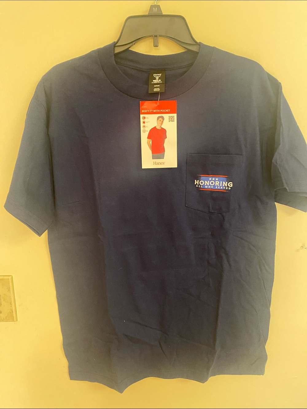 Hanes Men's Navy Short Sleeve Pocket Tee with 'HONORING All Who Served” Sz Med